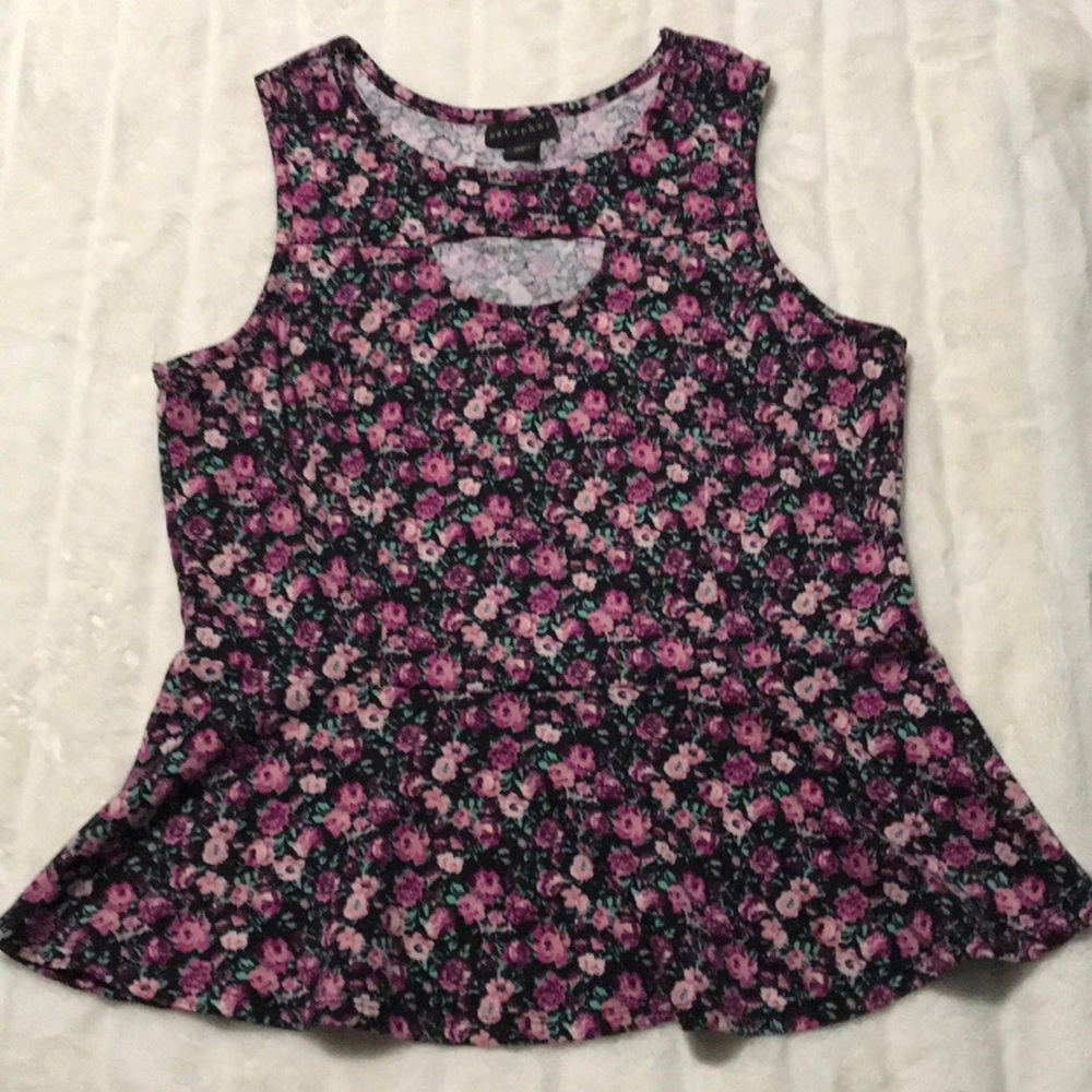 Cute flair out sleeves shirt